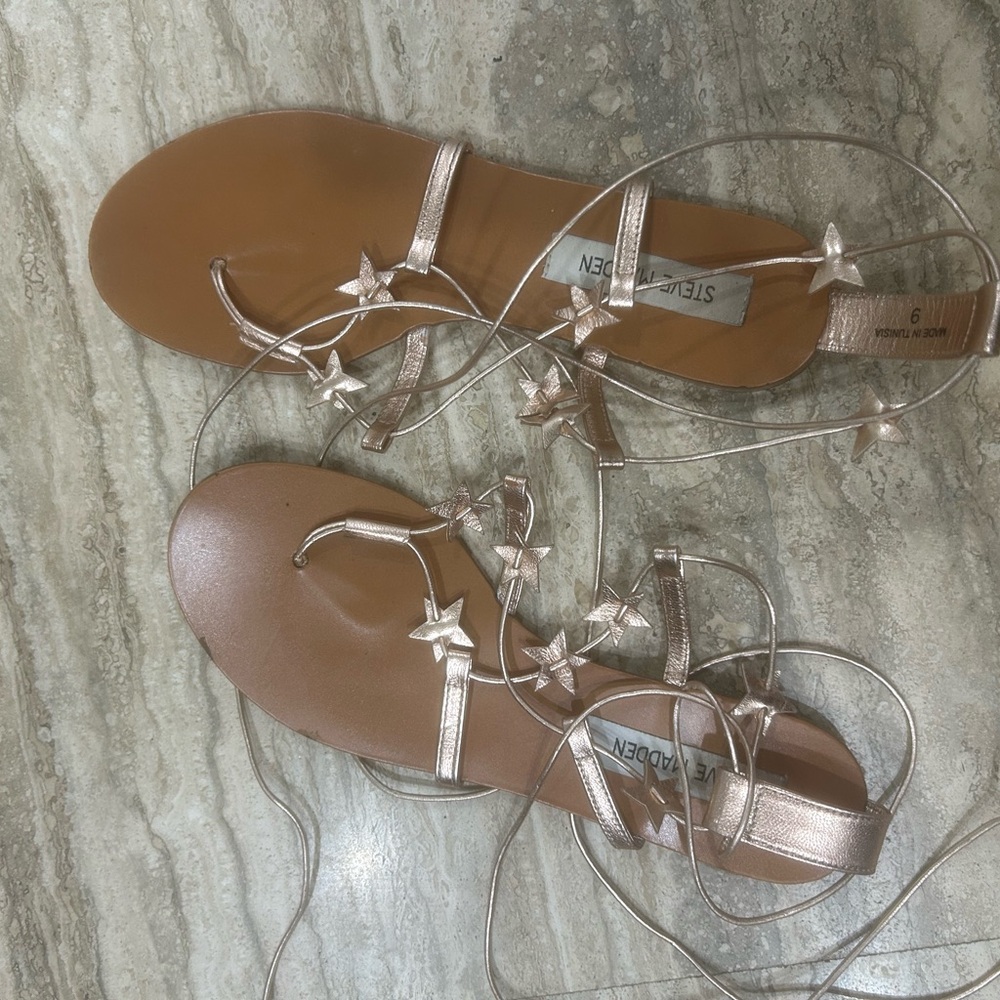 Steve Madden Gold Sandals Elegant Minimalist Design size 9